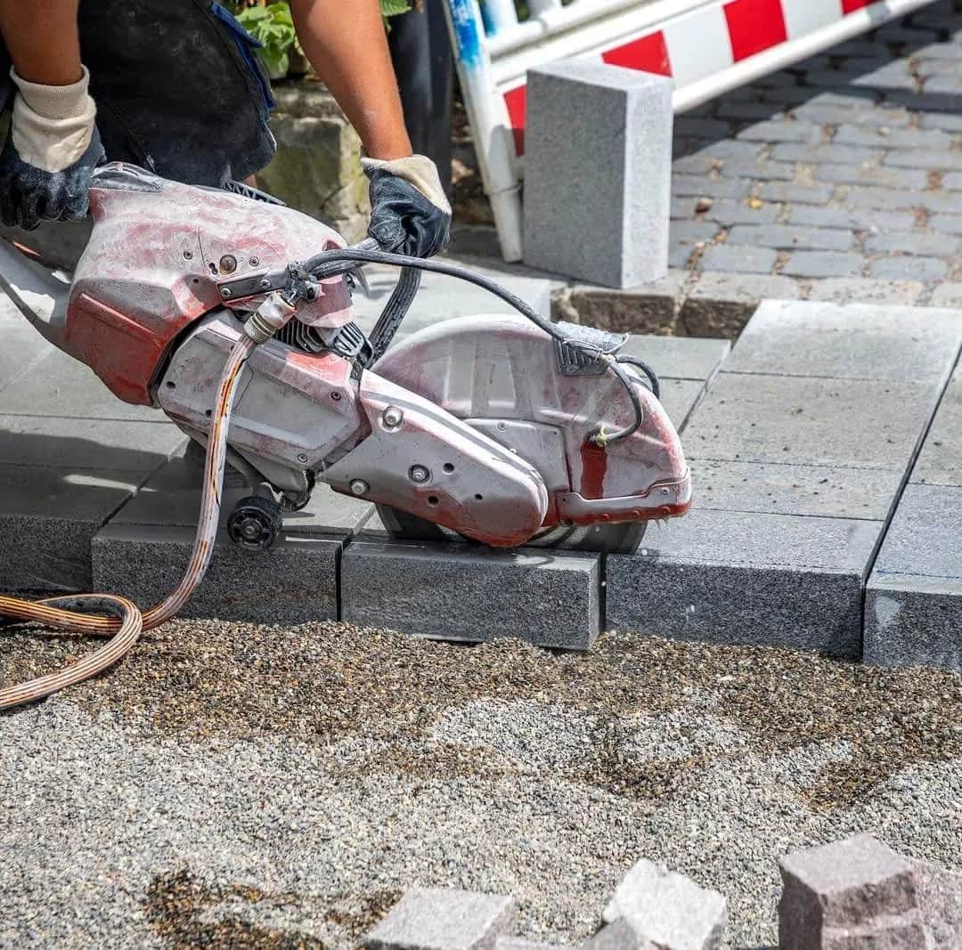 Cennik prac brukarskich: Ile kosztuje profesjonalne brukowanie?