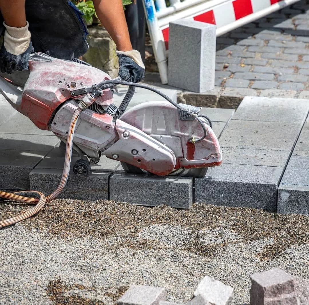 Cennik prac brukarskich: Ile kosztuje profesjonalne brukowanie?