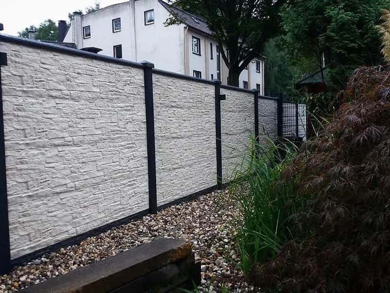 Jak podwyższyć ogrodzenie betonowe i uniknąć problemów z przepisami