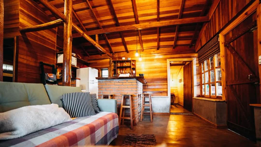 Jak ogrzać stary drewniany dom: skuteczne metody i porady na zimę