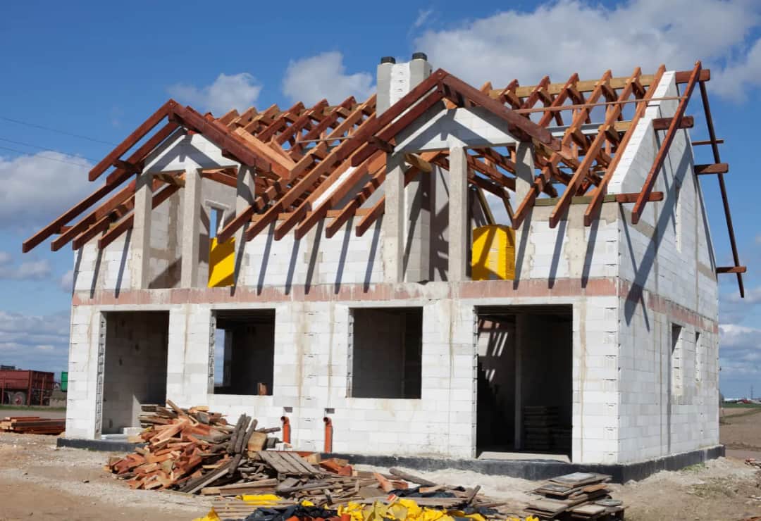 Koszty budowy małego domu: ile wydasz na własne cztery kąty?