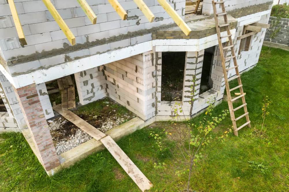 Stan surowy otwarty: ile kosztuje pierwszy etap budowy domu?