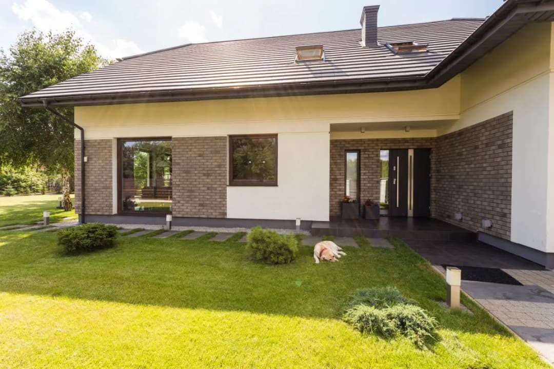 Ile kosztuje montaż okien? Poznaj ukryte koszty i oszczędności