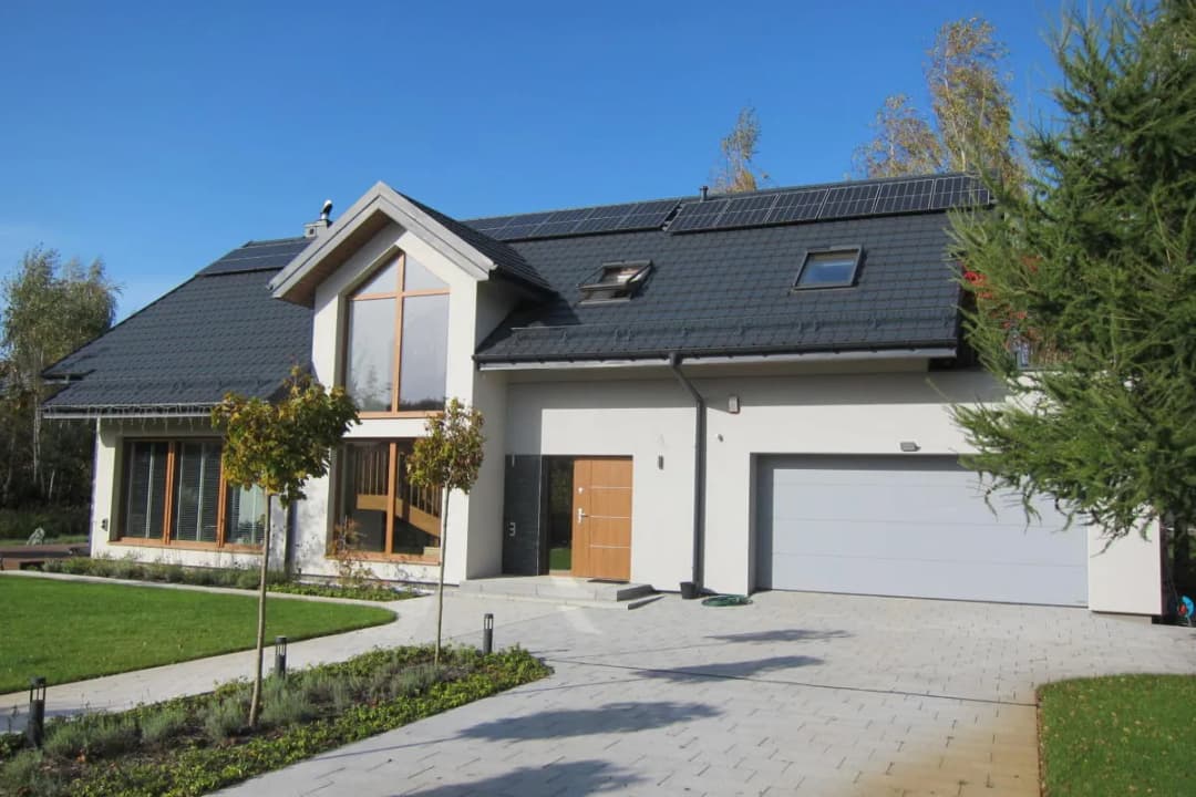 Koszt budowy domu 100m²: Ile wydasz na realizację marzenia?