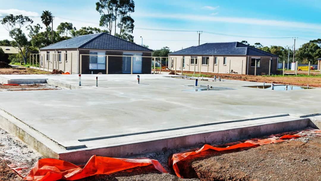 Ile kosztuje budowa fundamentów? Poznaj ceny i rodzaje w 2025