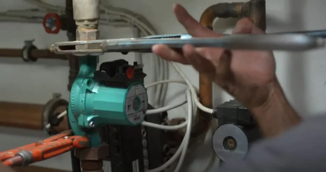 Montaż pompy CO w poziomie: uniknij błędów i oszczędzaj na kosztach