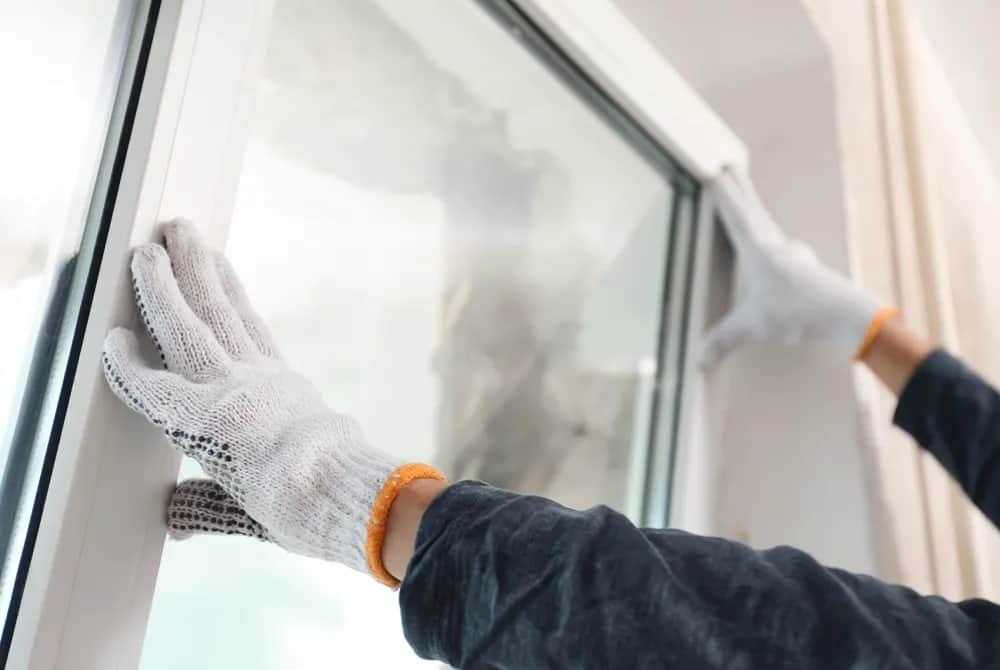 Ciepły montaż okien czy warto? Odkryj korzyści i pułapki tej metody