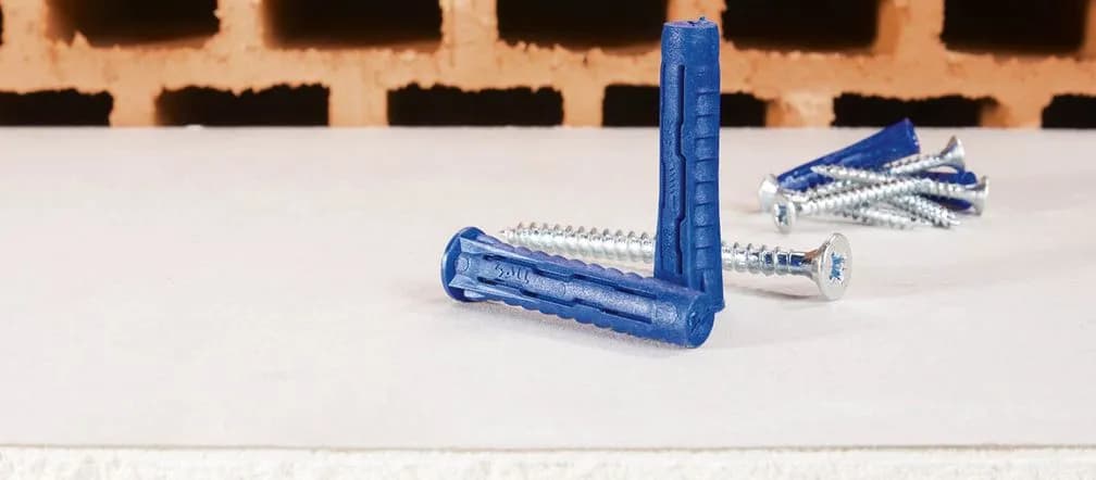 Jaki kołek do pustaka? Odkryj najlepsze opcje mocowania i unikaj błędów