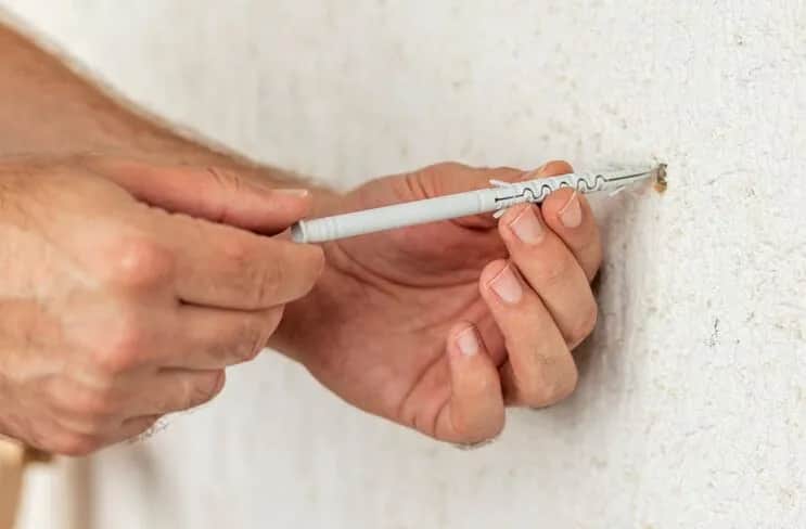 Jak używać kołków szybkiego montażu, aby uniknąć błędów w instalacji