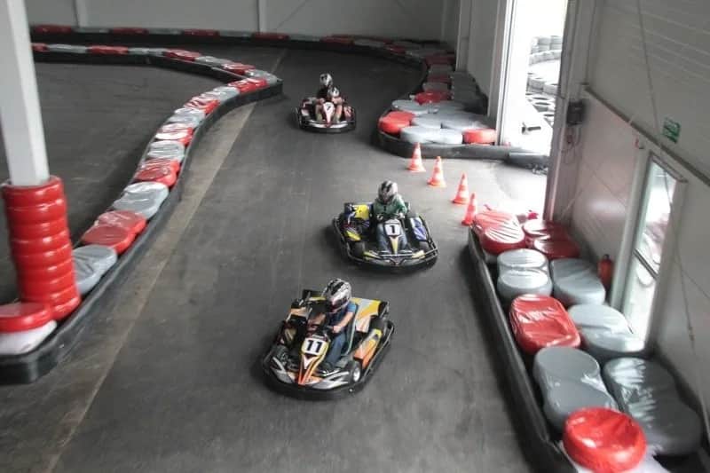 Ile kosztuje wybudowanie toru kartingowego? Sprawdź ukryte wydatki